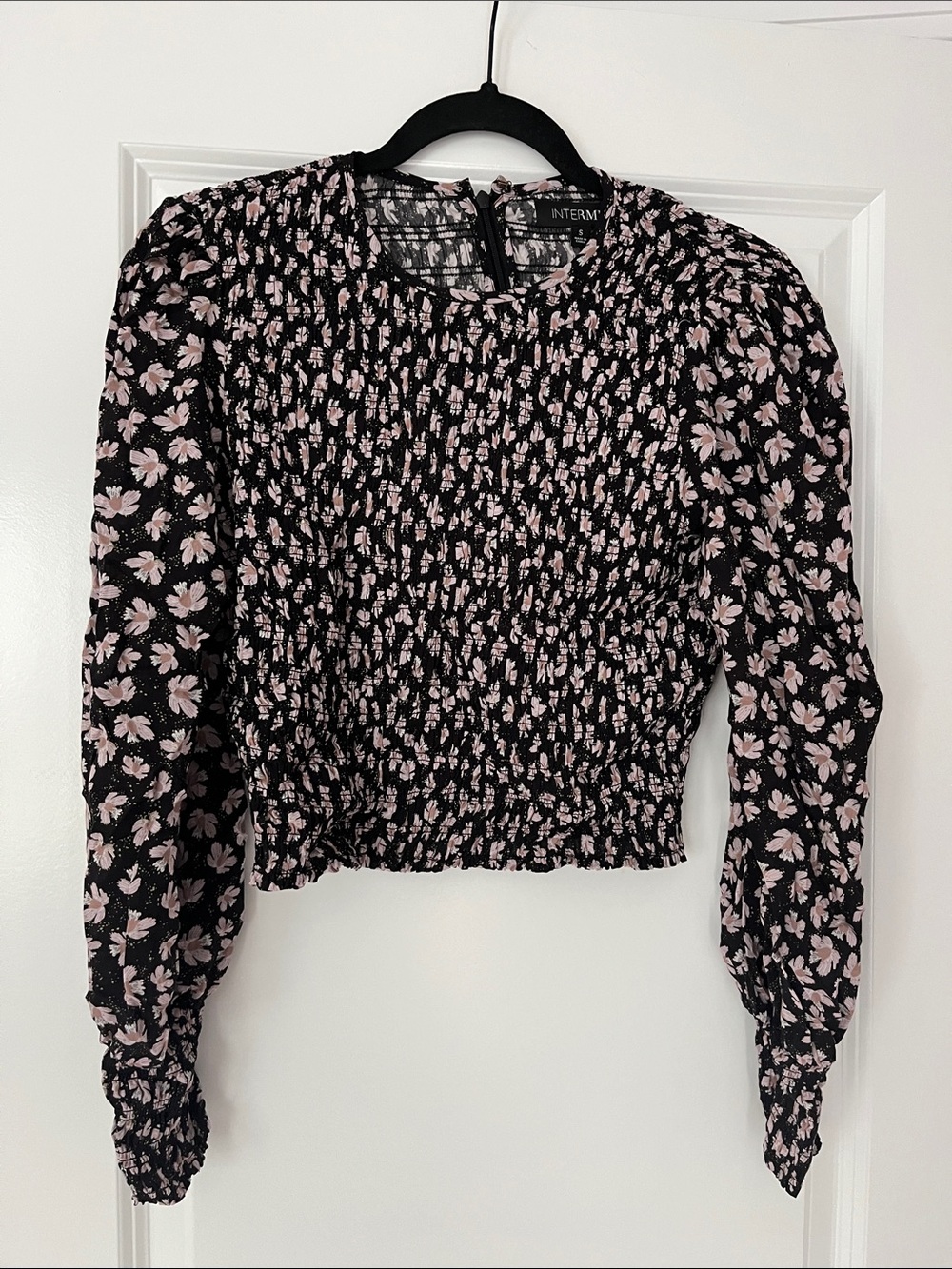 INTERMIX Black and Pink Floral Smocked Long-Sleeve Blouse S vtg vintage